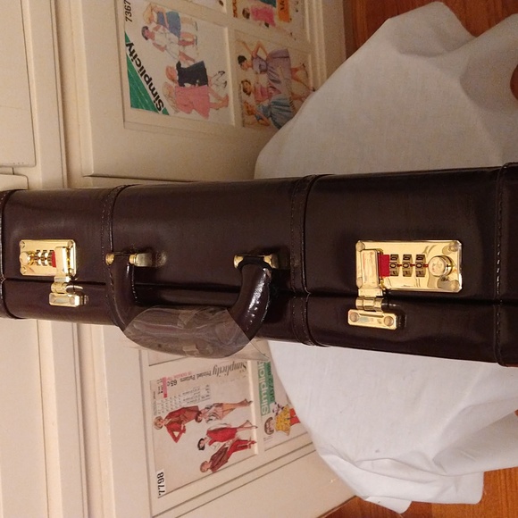 NIB Heritage burgundy leather attached case - Picture 4 of 11